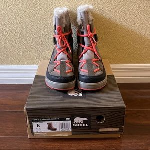 Sorel Glacy Explorer Shortie in Pebble